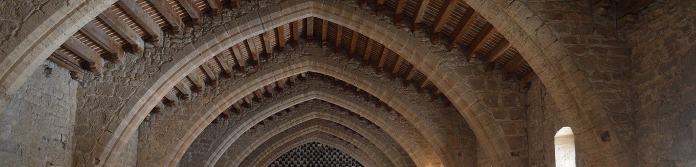 Le dortoir des moines, Abbaye médiévale de Lagrasse, Centre culturel Les arts de lire © Sandrine Hériché-Pradeau