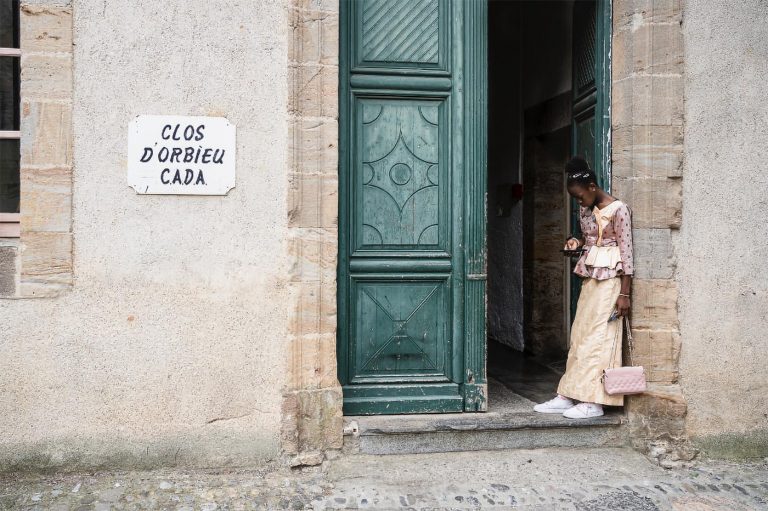 À l’entrée du CADA de Lagrasse © Sarah Leduc